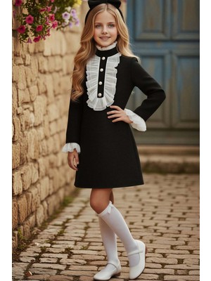 Riccotarz Kız Çocuk Fırfır ve Palyaço Yaka Göğsü Düğme ve Dantel Işleme Detaylı Şanel Siyah Elbise