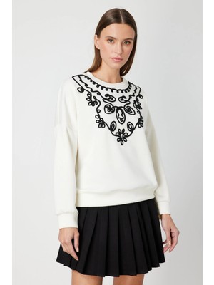 On Fashion Kadın Yakası Işlemeli Ekru Sweatshirt 66357