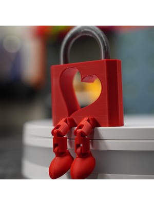 Oturan Kalp Pencereli Kilit Tasarımlı Figür | Masa Üstü & Ofis Dekoru