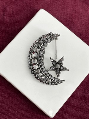 Calista Aksesuar Koyu Gri Taşlarla Kaplı Ay-Yıldız Figürlü Silver Broş