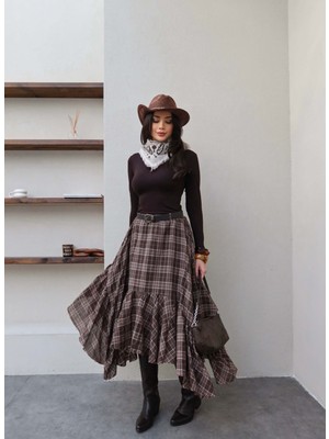 Esra Helvacı Kemerli Volan Detay Ekose Etek