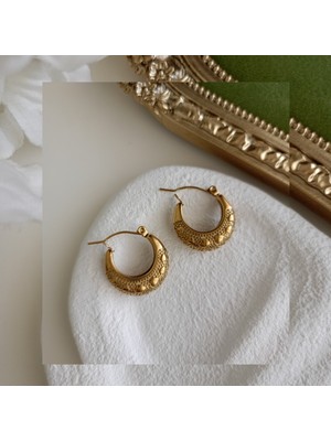 Lente Aksesuar Antik Gold Renk Kabartma Kalp Desenli Vintage Çelik Küpe