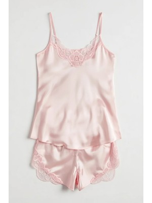 Zenches Işlemeli Dekolteli Güpür Detaylı Kısa Saten Gecelik