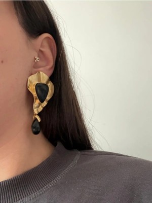 Çelik Gold Mat Plaka Detaylı Siyah Siny Küpe