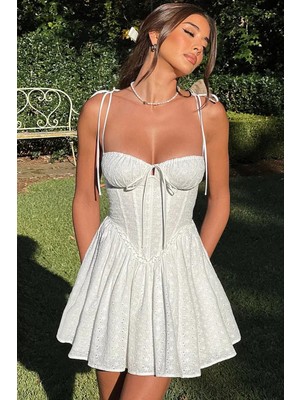 Fashion Cocktail Ince Bağcıklı Askılı Büstiyer Detaylı Göğüs Kısmı Büzgülü Delikli Brode Party Parti Elbise
