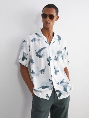 LC Waikiki Petrol Regular Fit Resort Yaka Kısa Kollu Desenli Viskon Erkek Gömlek