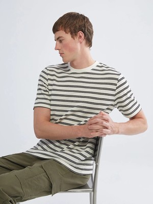 LC Waikiki Siyah Bisiklet Yaka Çizgili Penye Erkek Tişört