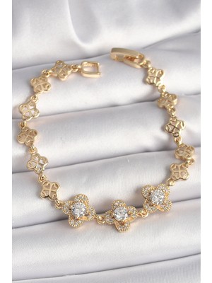 Ne Verelim Size Pirinç Gold Renk Zirkon Taşlı Yonca Model Kadın Bileklik - TJ-BB6812
