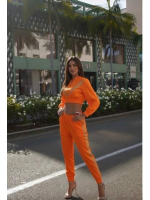 Kadın Uzun Kollu Önü Şerit Detay Kısa Ceket ve Pantolon Ikili Takım