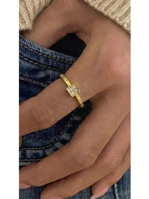 Wind Silver Luxury Kare Tasarım Taşlı Ayarlı Yüzük 925 Ayar