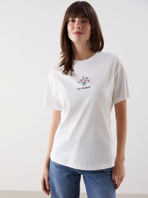 Lc Waikiki Yeni Sezon Bisiklet Yaka Nakışlı Kadın Tişört