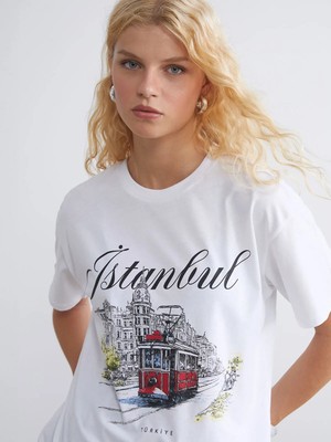 Lc Waikiki Yeni Sezon Bisiklet Yaka Istanbul Baskılı Kadın Tişört