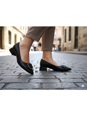 Kindep (Kırcalı) Toka Detaylı Kadın Ayakkabı Siyah