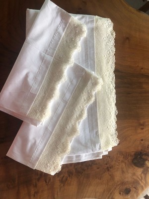 Mor Tırtıl El Işi Dantel Işleme Çift Kişilik Beyaz Çarşaf Yastık Kılıfı Takımı Çeyizlik Hediyelik