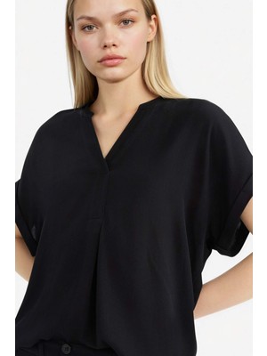 DeFacto Regular Fit Apaş Yaka Basic Düz Krinkıl Kumaş Kısa Kollu Bluz C0998AX25SM