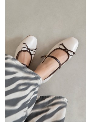 Straswans Maxy Kadın Fiyonk Detay Kırışık Deri Babet Bej