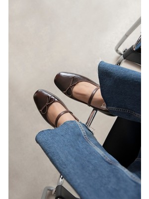 Straswans Maxy Kadın Fiyonk Detay Kırışık Deri Babet Kahve