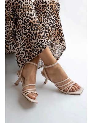 Straswans Ferne Kadın Topuklu Küt Burun Deri Sandalet Bej