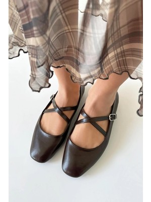 Straswans Blake Kadın Çapraz Kemer Detay Kırışık Deri Babet Kahve