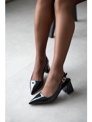 Straswans Stefan Kadın Rugan Topuklu Ayakkabı Siyah