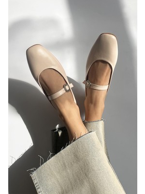 Straswans Kadın Kemer Detaylı Bej Deri Babet Suni Deri Düz Tabanlı Şık Ayakkabı