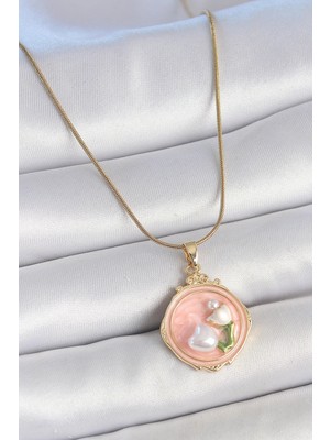 Shopwave 316L Çelik Gold Renk Zincir Pembe Mineli Incili Çiçek Işlemeli Portre Model Kadın Kolye