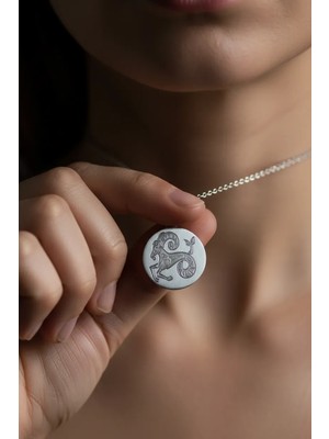 Medo E-Konsept Oğlak Burcu Azmini Yansıtan Kolye | Gümüş Kaplama Çelik Kolye-Son 2 Adet