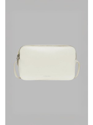 Calvin Klein Kadın Foil Logo Elongated Camera Bag Omuz Çantası - Bej