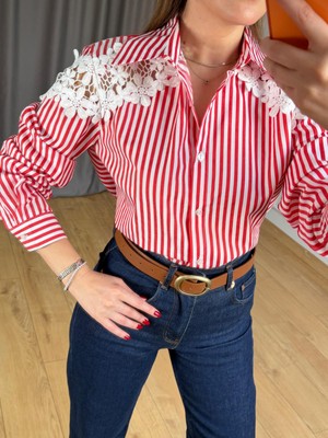 Size Özgü Kırmızı Omuz Çiçek Detaylı Çizgili Gömlek