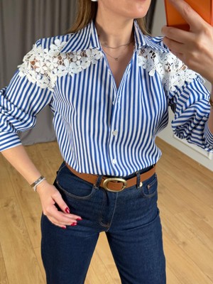 Size Özgü Mavi Omuz Çiçek Detaylı Çizgili Gömlek