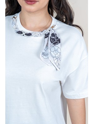 MissVina Yaka Fular Detaylı Penye T-Shirt