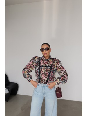 Özge Özgenç Çiçek Desenli Şifon Bluz