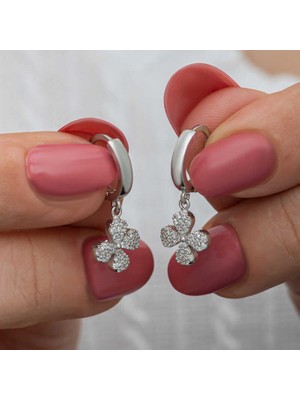 Tienda Elegante ​Gümüş Sallantılı Yonca Kadın Küpe