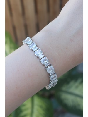 Aesco Vip Seri Pirinç Zirkon Taşlı Gümüş Renk Baget Su Yolu Model Bileklik - Lisinya