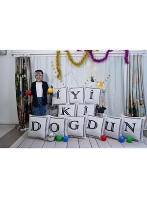 Nexa Harfli Kırlent Kılıfı Kadife 43X43 cm Çift Taraflı V Harfi Kedi Desenli Evlilik Teklifi Doğum Günü