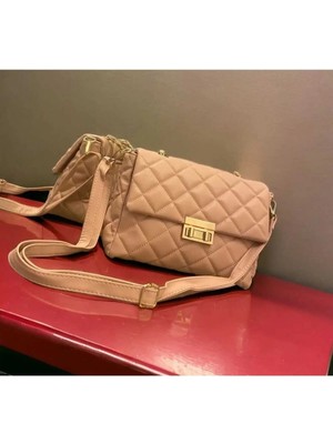 Farbag Kadın Kapitone Baklava Desen Kilit Kapama El ve Omuz Çantası