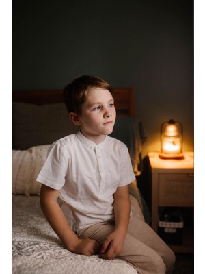 Antebies Beyaz Keten Hakim Yakalı Tahta Düğmeli Uzun Kollu Erkek Çocuk Gömlek