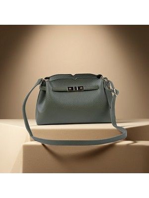 Mıknatıs Toka Detaylı Bordo Çapraz Askılı Çanta