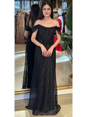 Abiyeniall Siyah Madonna Yaka Sırt Dekolteli Düz Kesim Dantel Uzun Abiye Elbise 11181-02