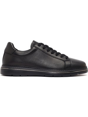 Derimod Erkek Siyah Bağcıklı Kalın Tabanlı Deri Sneaker 26SFD641018