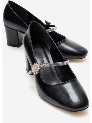 Ccway Kadın Taşlı Biyeli Küt Burunlu Stiletto Ayakkabı Siyah Kırışık