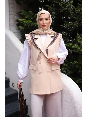 İmaj Butik Bej Kravuze Yaka Fular Detaylı Yelek