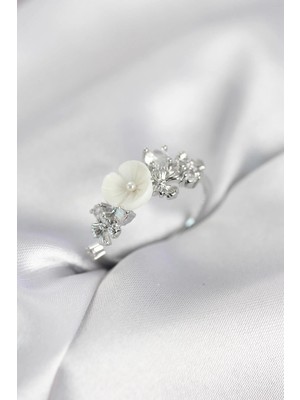 Prativas Gümüş Renk Pirinç Çiçek Model Zirkon Taşlı Kadın Yüzük - PRT3500EB10524