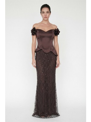 Lafaba Kadın Kahverengi Kayık Yaka Çiçek Detaylı Uzun Taşlı Abiye Elbise