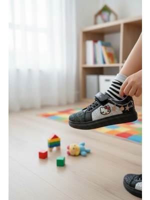 Enoch Hello Kitty Karakterli ve Zincir Detaylı Kız Çocuk Ayakkabı