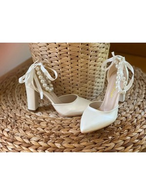 İlkinin Pabuçları Gelin Ayakkabısı Inci ve Boncuk Süslemeli 9cm Kalın Topuk Ekru Kırık Beyaz Gelin Ayakkabısı