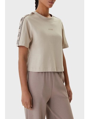 Guess Britney Pamuklu Boxy Fit Bisiklet Yaka T Shirt V3RI08I3Z14 Bayan T Shirt V3RI08 I3Z14 G1CA