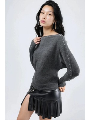 Hiccup Kadın Busem Taşlı Aksesuarlı Kayık Yaka Bluz Koyu Gri