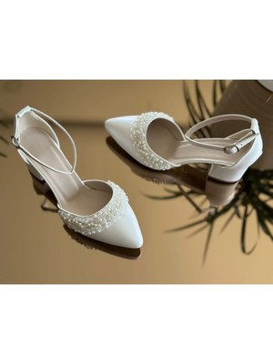 İlkinin Pabuçları Gelin Ayakkabısı, Inci ve Boncuk Süslemeli 5cm Kalın Topuklu Ekru Sedef Kırık Beyaz Düğün Ayakkabısı