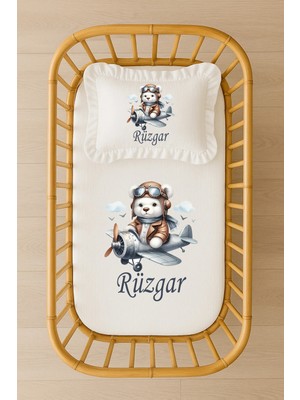 Moda Lime Isimli Bebek Nevresim Takımı 70X120 – Uçak Kullanan Pilot Ayıcık Tasarım Fırfırlı Dolgulu Yastıklı